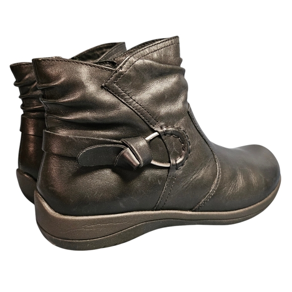 Earth 'Watson' Black Booties - Picture 6 of 9